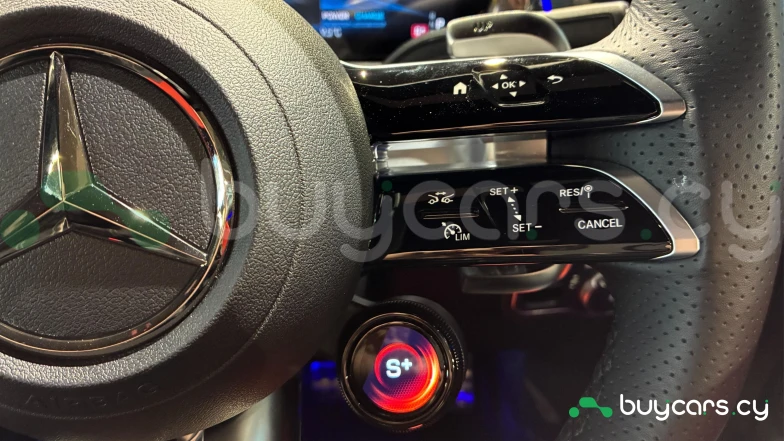 Mercedes GLB-class Red