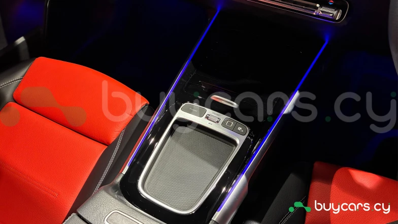 Mercedes GLB-class Red