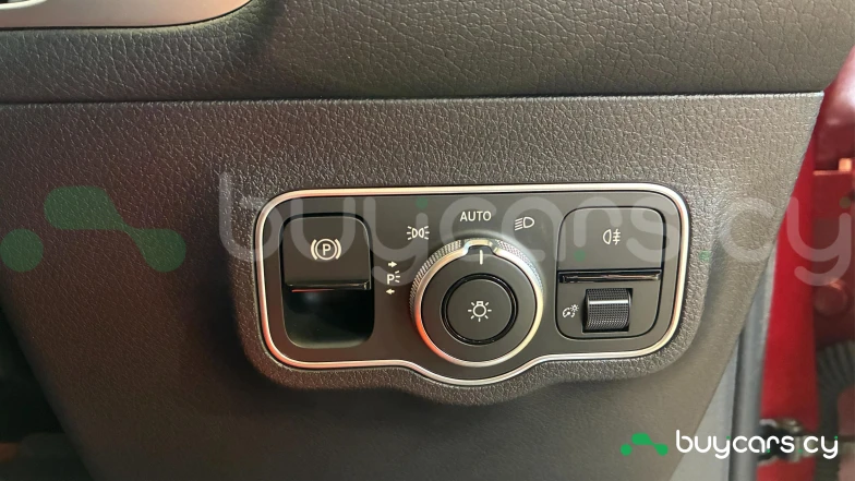 Mercedes GLB-class Red