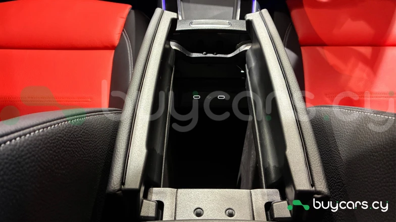 Mercedes GLB-class Red