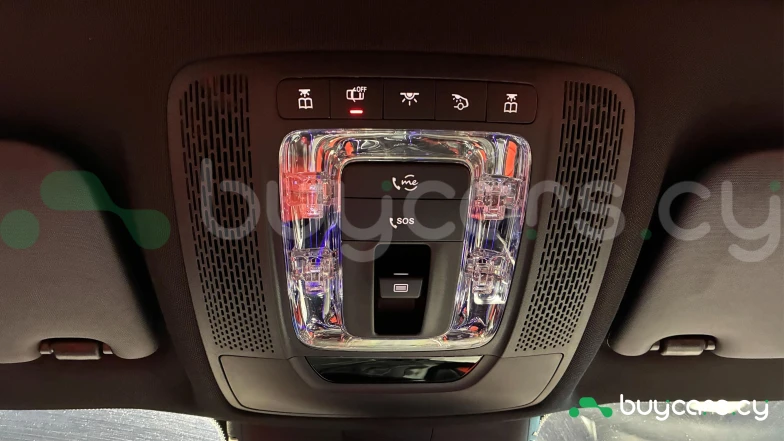 Mercedes GLB-class Red