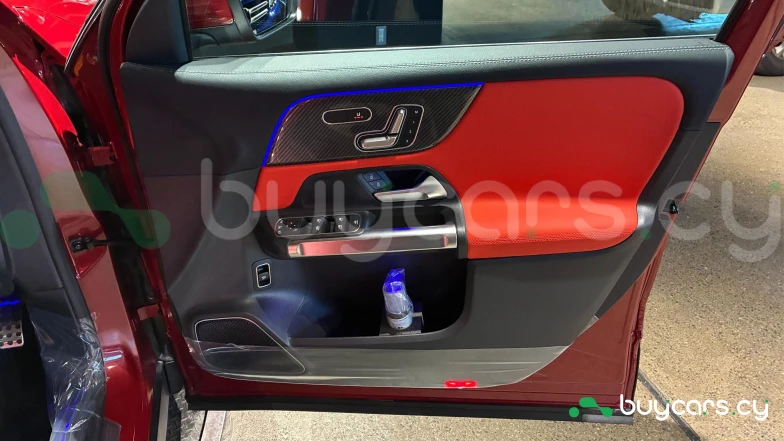 Mercedes GLB-class Red