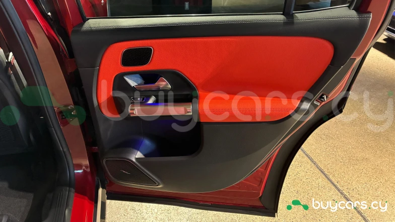 Mercedes GLB-class Red