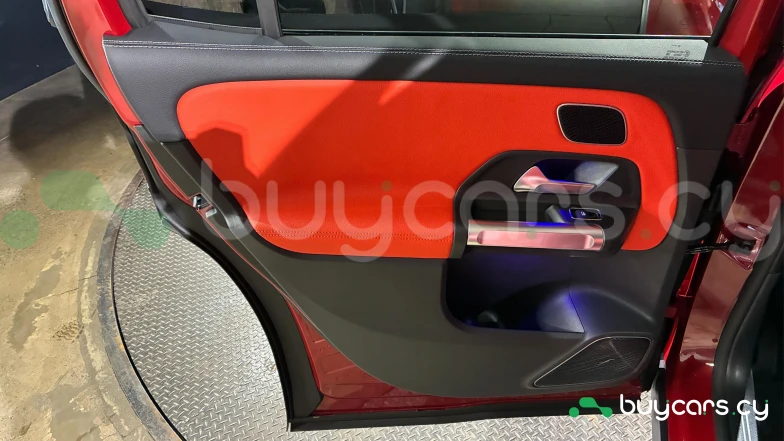 Mercedes GLB-class Red