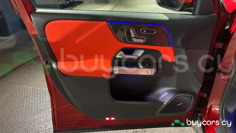 Mercedes GLB-class Red