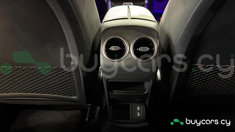 Mercedes GLB-class Red