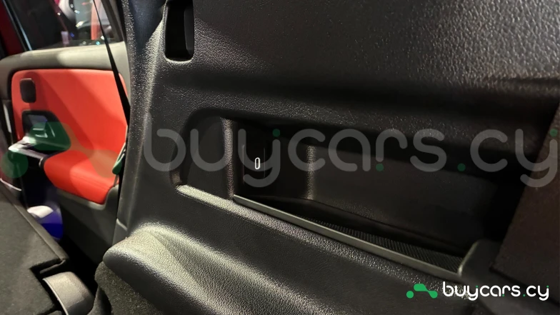 Mercedes GLB-class Red