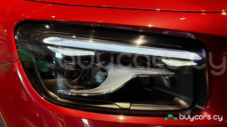 Mercedes GLB-class Red