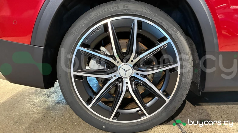 Mercedes GLB-class Red