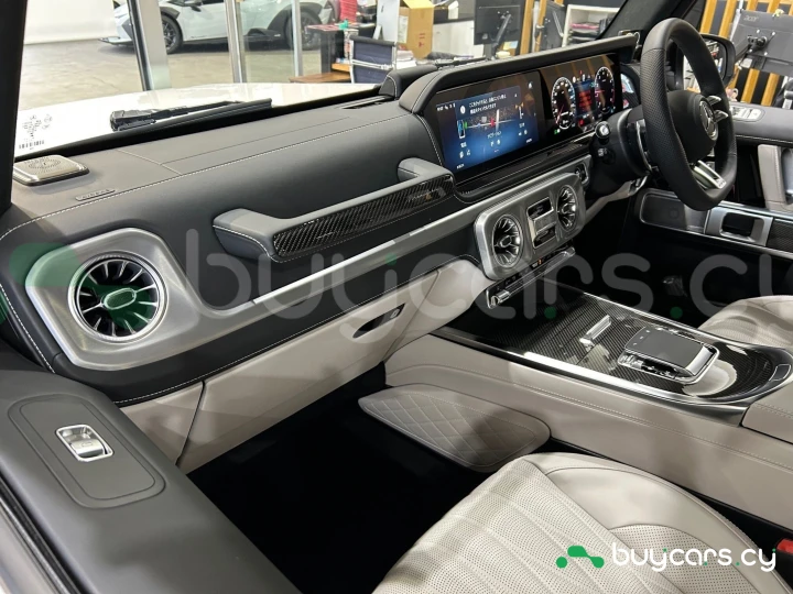 Mercedes G-class Белый