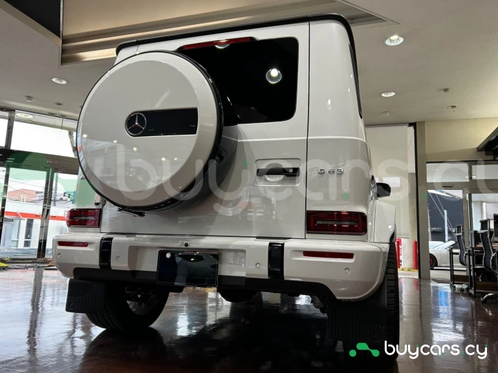 Mercedes G-class Белый