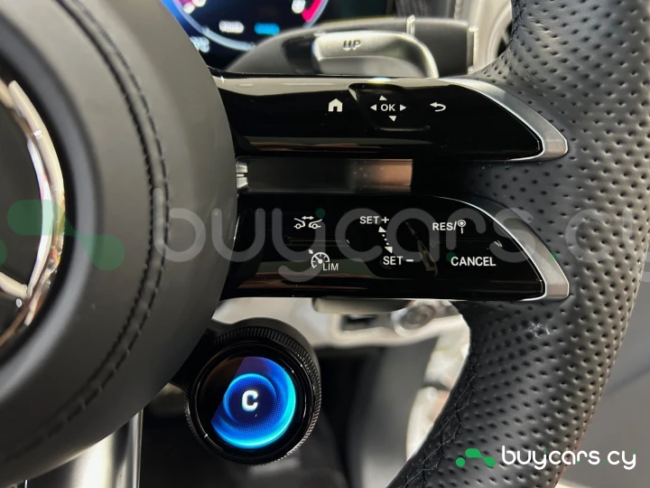 Mercedes G-class Белый