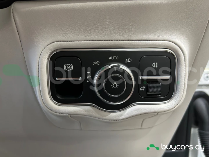 Mercedes G-class Белый