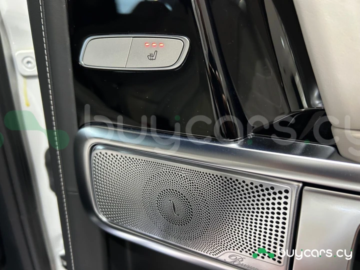 Mercedes G-class Белый