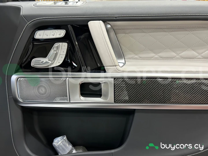 Mercedes G-class Белый