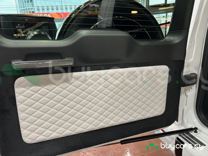 Mercedes G-class Белый