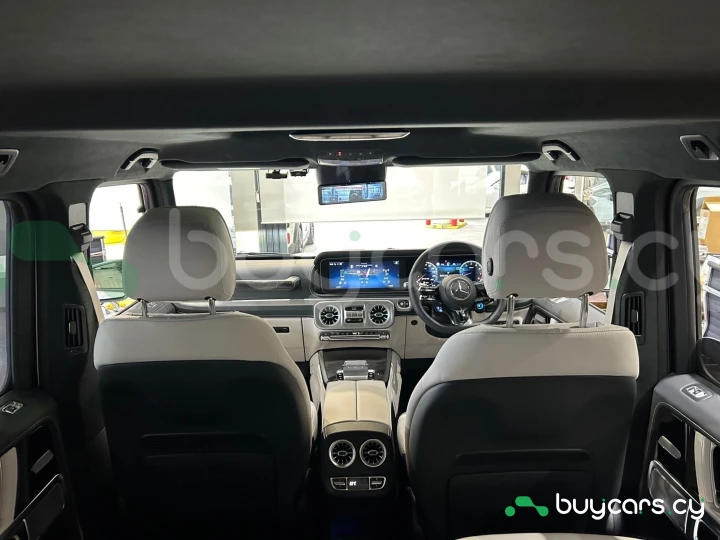 Mercedes G-class Белый