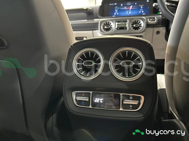 Mercedes G-class Белый