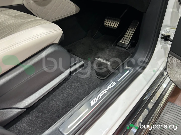 Mercedes G-class Белый