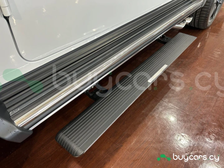 Mercedes G-class Белый