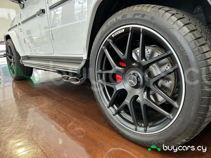 Mercedes G-class Белый