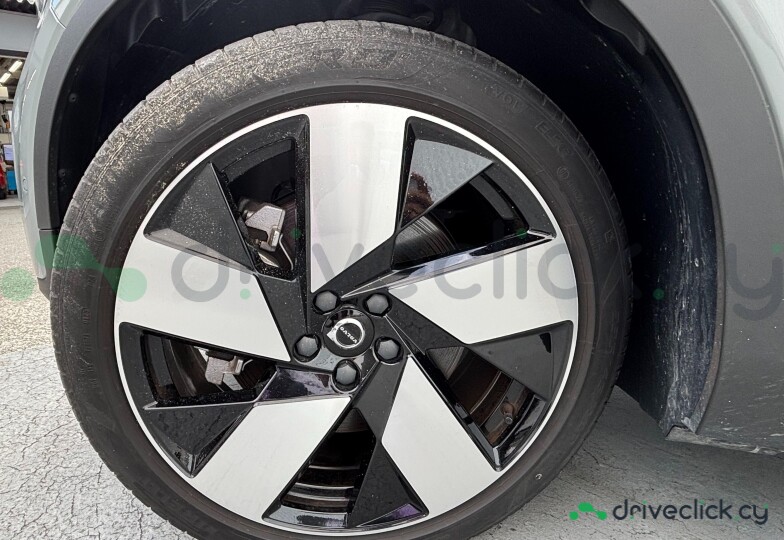 Volvo C40 Серый