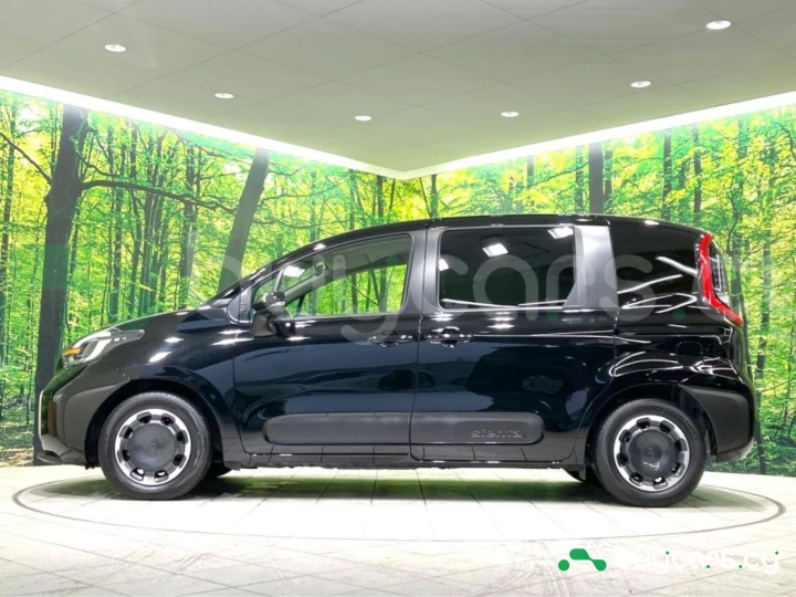 Toyota Sienta Black
