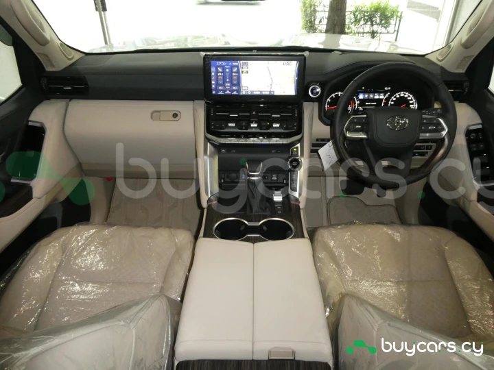 Toyota Land Cruiser 300 Белый