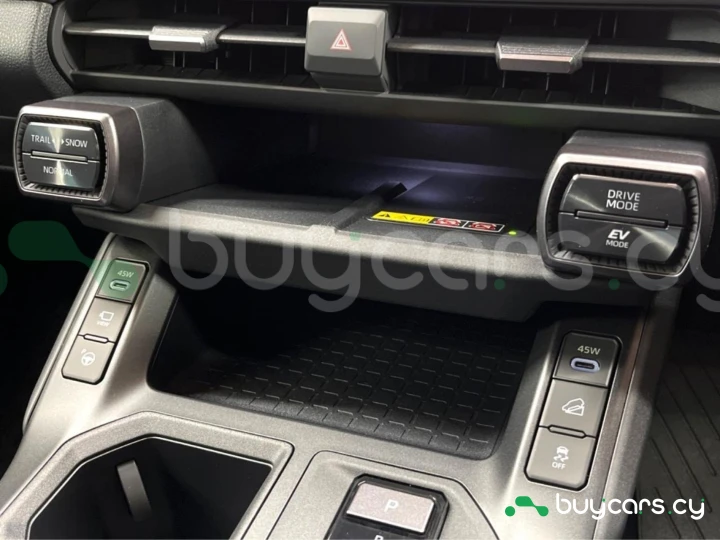 Toyota RAV4 Белый