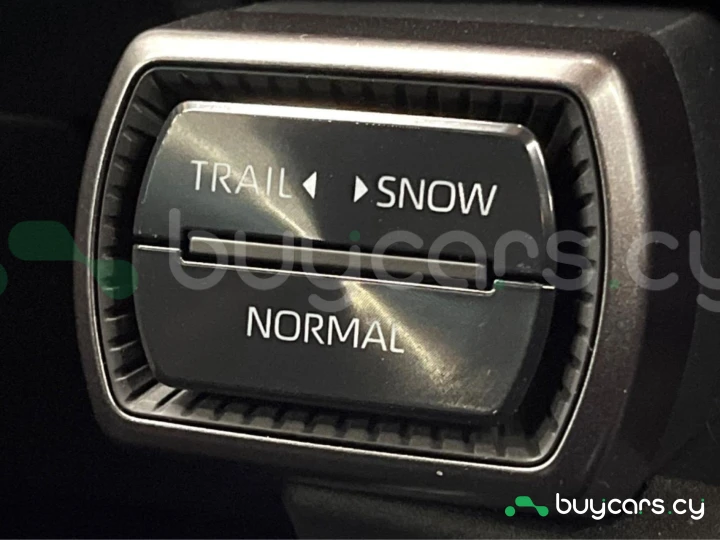 Toyota RAV4 Белый