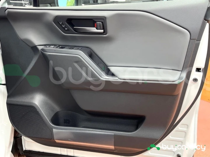 Toyota RAV4 Белый