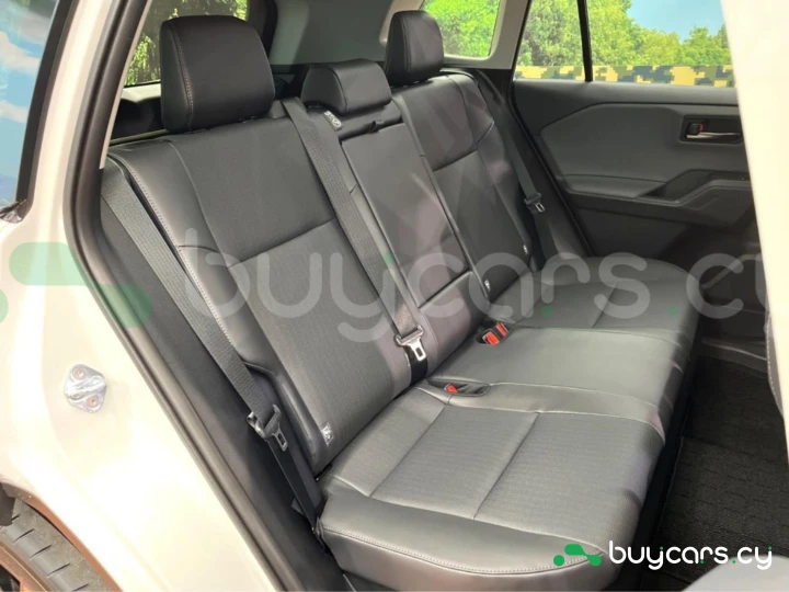 Toyota RAV4 Белый