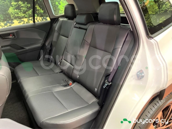 Toyota RAV4 Белый