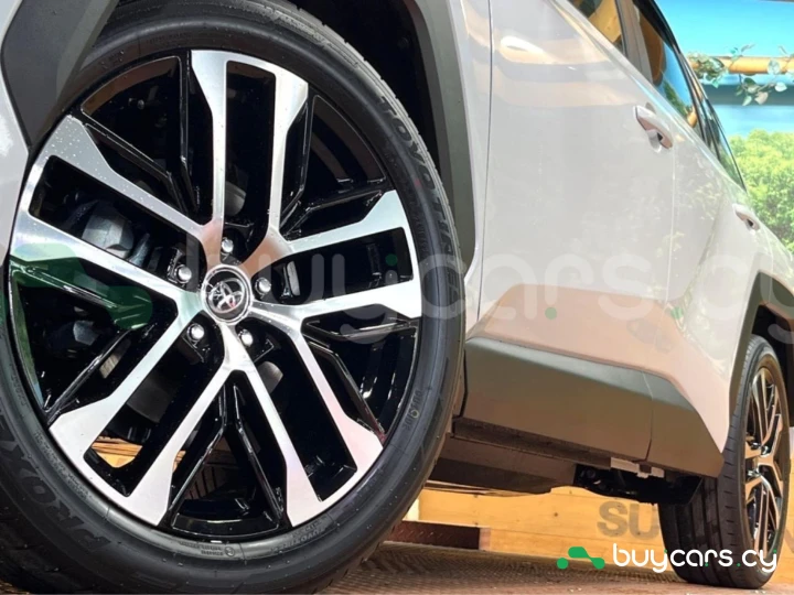 Toyota RAV4 Белый