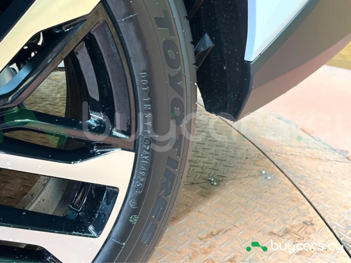 Toyota RAV4 Белый