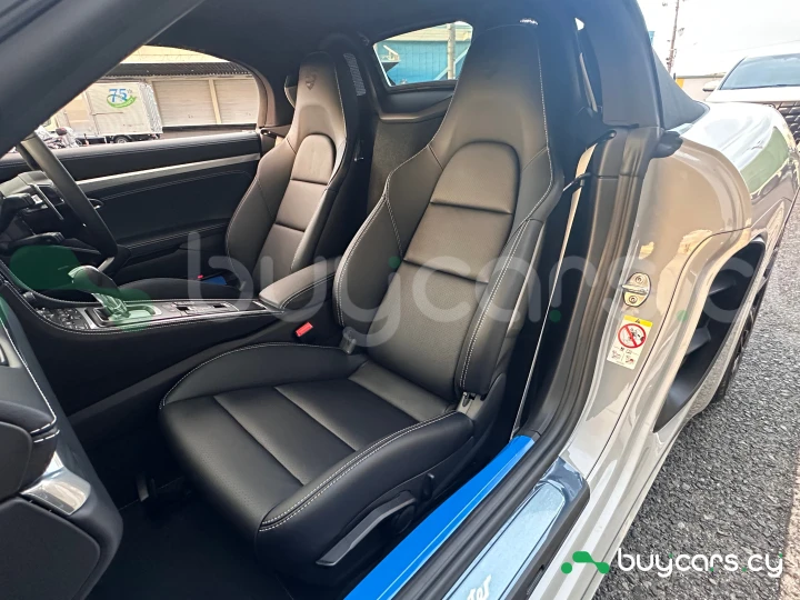 Porsche 718 Boxster White