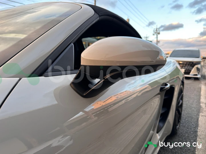 Porsche 718 Boxster White