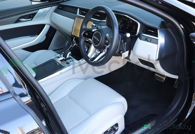 Jaguar XF Черный