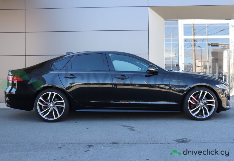 Jaguar XF Черный