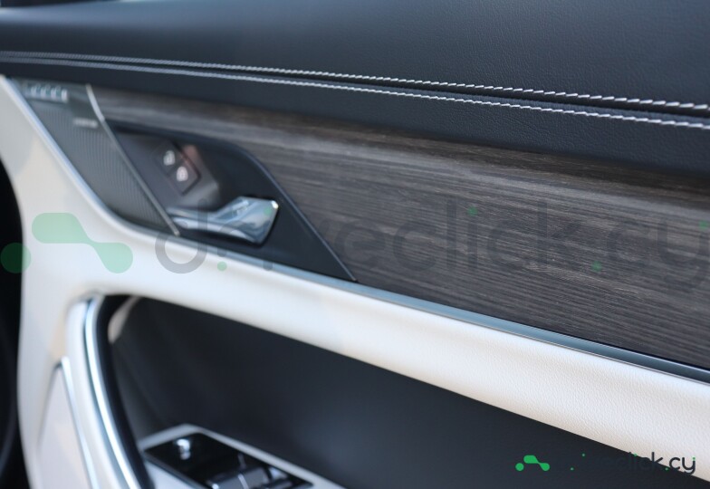 Jaguar XF Черный