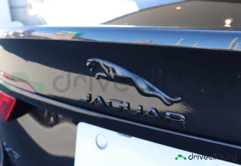 Jaguar XF Черный