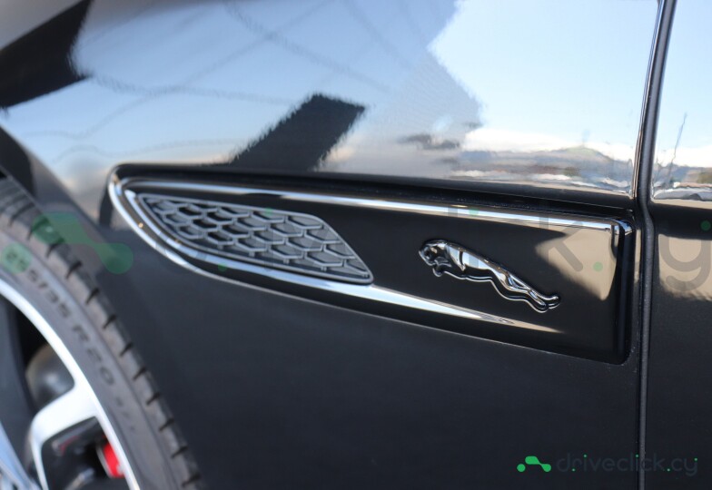 Jaguar XF Черный