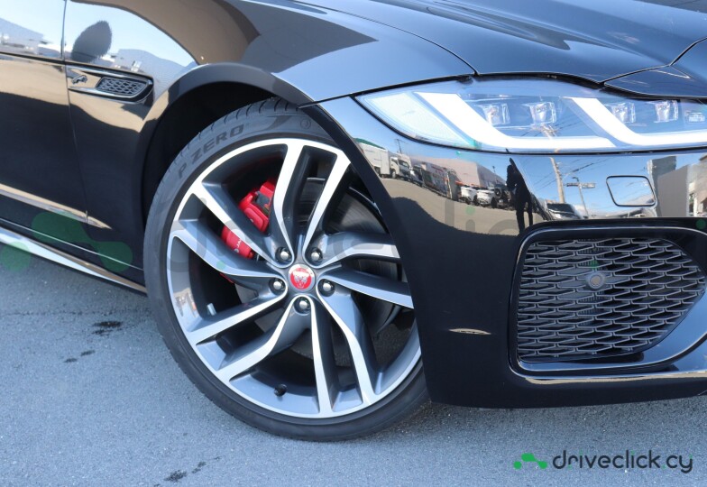 Jaguar XF Черный