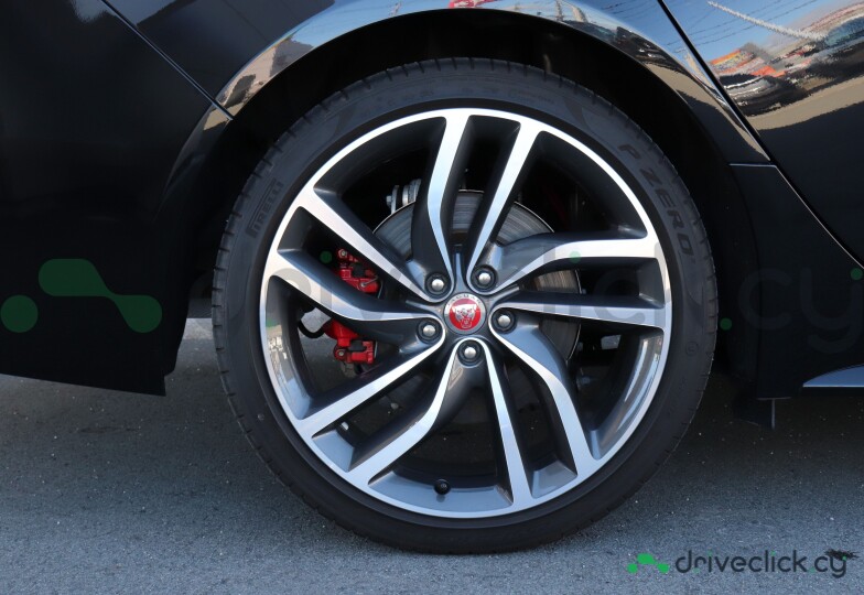 Jaguar XF Черный