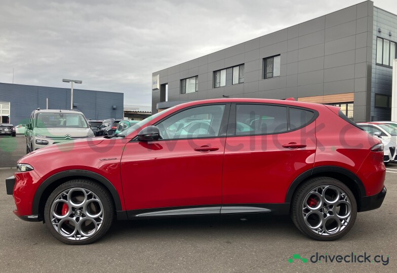 Alfa Romeo Tonale Red