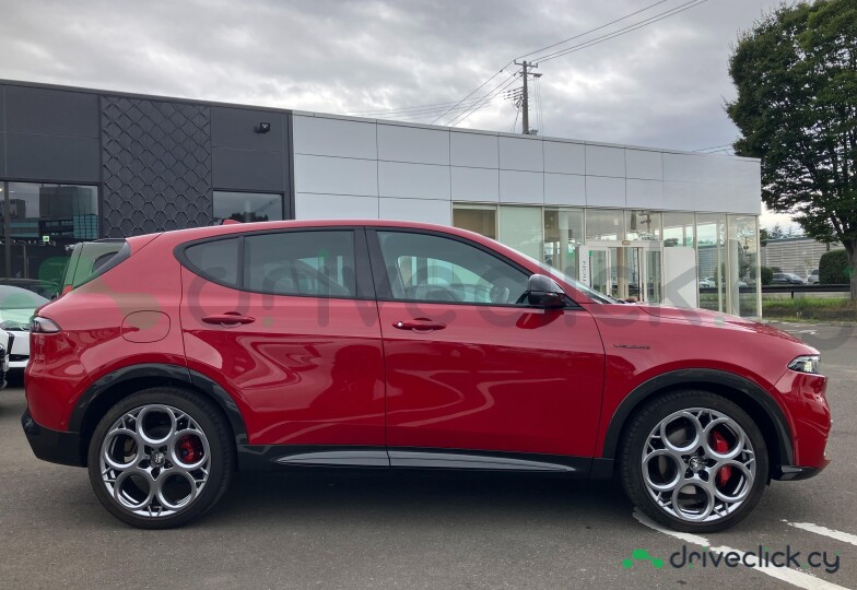 Alfa Romeo Tonale Red