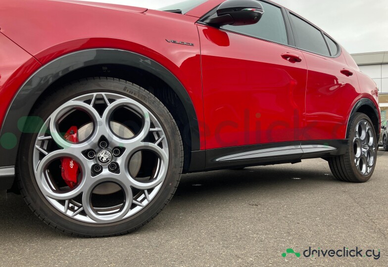 Alfa Romeo Tonale Red