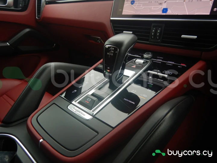 Porsche Cayenne White