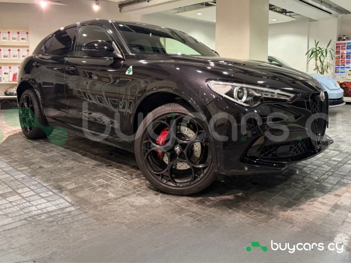 Alfa Romeo Stelvio Black