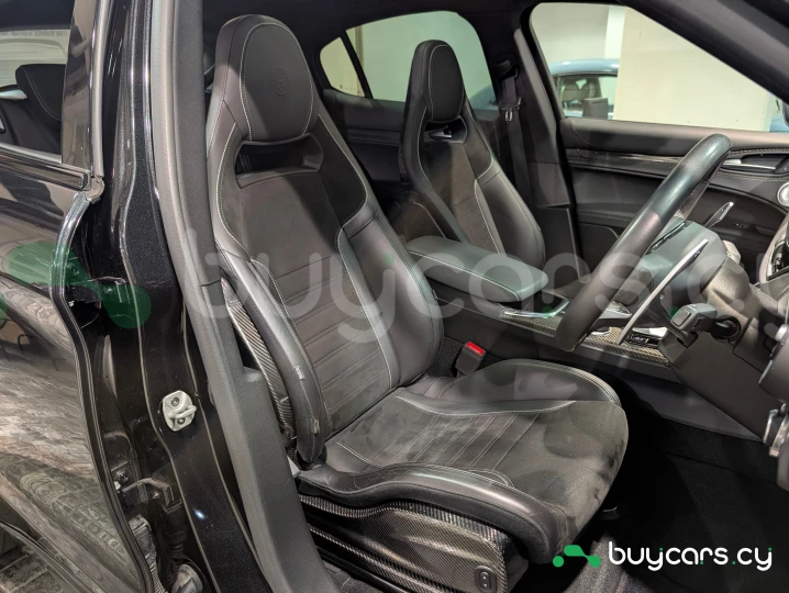 Alfa Romeo Stelvio Black
